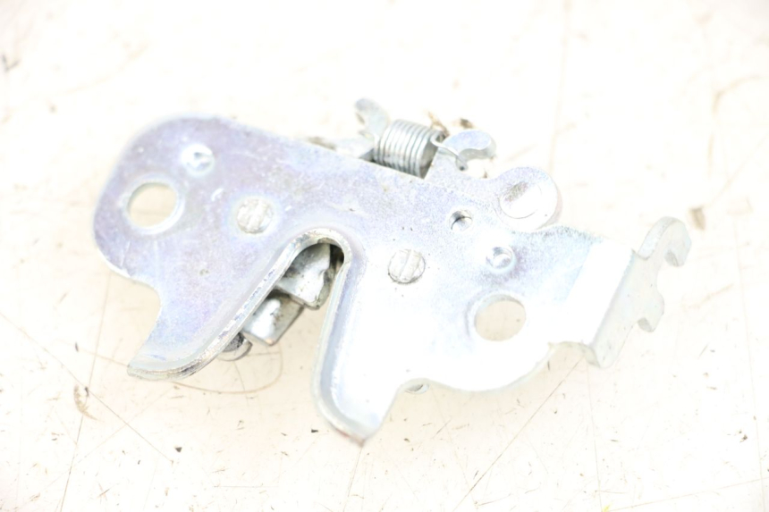 photo de SEAT LOCK PEUGEOT KISBEE 4T 50 (2018 - 2022) - Zoom on usage condition