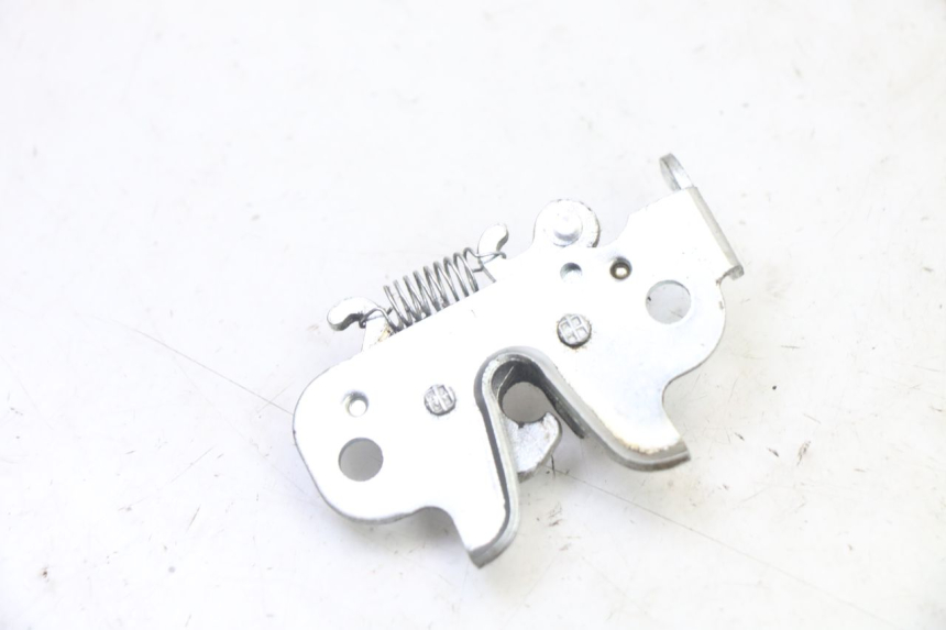 photo de SEAT LOCK PEUGEOT KISBEE 4T 50 (2018 - 2022) - Zoom on usage condition