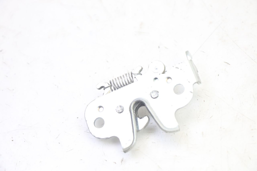 photo de SEAT LOCK PEUGEOT KISBEE 4T 50 (2018 - 2022) - Zoom on usage condition