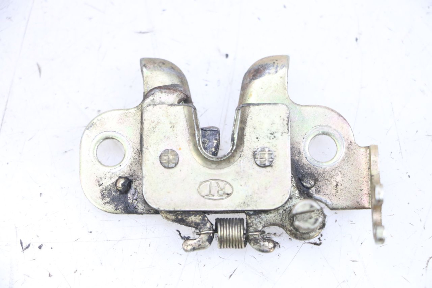 photo de SEAT LOCK PEUGEOT KISBEE 4T 50 (2010 - 2017) - Zoom on usage condition