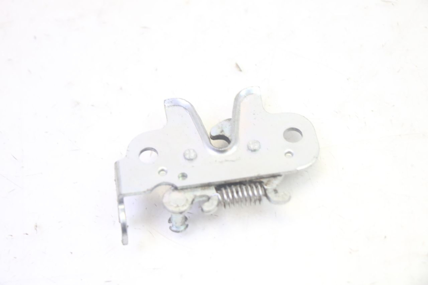 photo de SEAT LOCK PEUGEOT KISBEE 4T 50 (2018 - 2022) - Alternative perspective