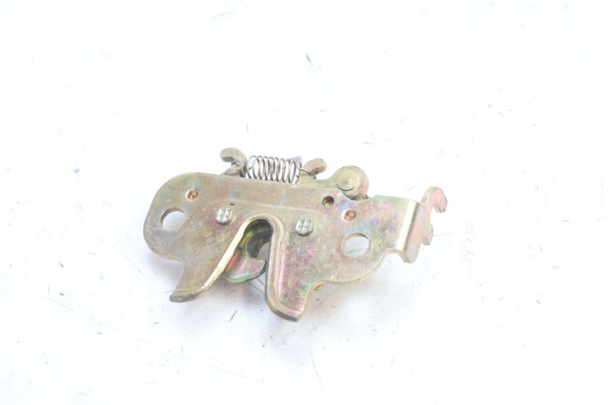 photo de SEAT LOCK PEUGEOT KISBEE 4T 50 (2010 - 2017) - Zoom on usage condition