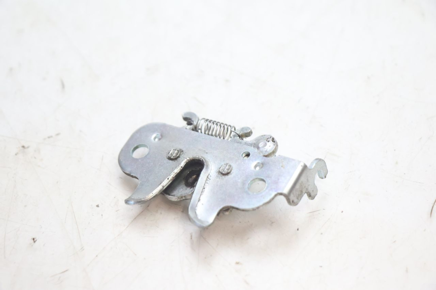 photo de SEAT LOCK PEUGEOT KISBEE 4T 50 (2018 - 2022) - Alternative perspective