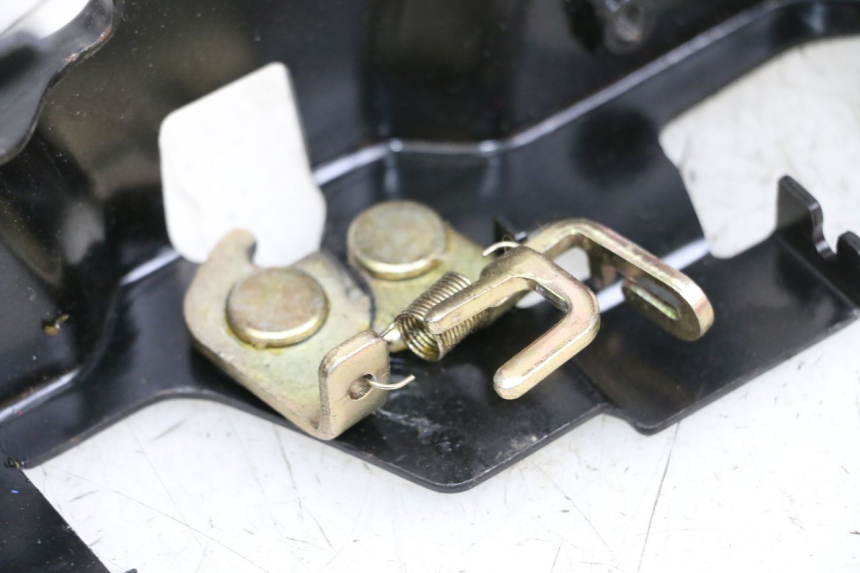 photo de SEAT LOCK SYM MIO 50 (2011 - 2017) - Fixing points details