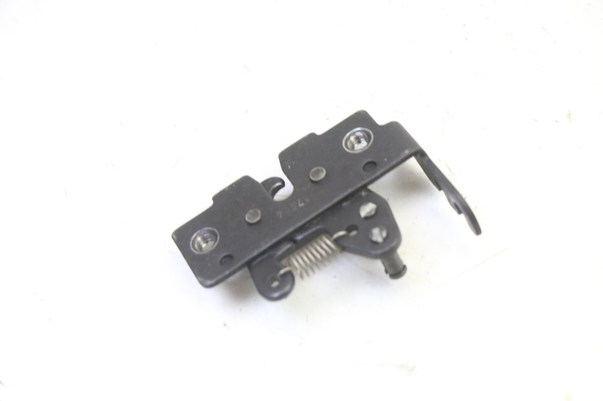 photo de SEAT LOCK SET PIAGGIO MP3 HPE 310 (2024 - 2025) - Alternative perspective