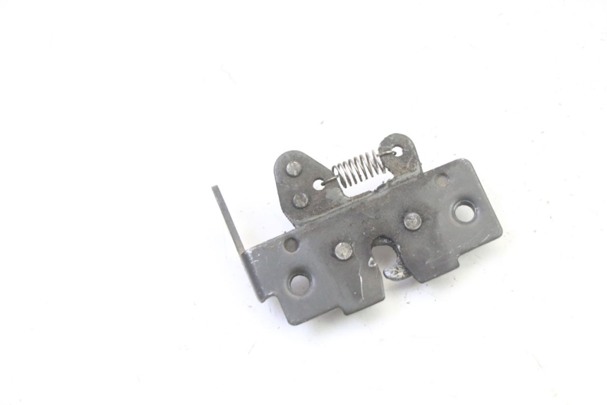 photo de SEAT LOCK SET PIAGGIO MP3 RL 250 (2006 - 2010) - Zoom on usage condition