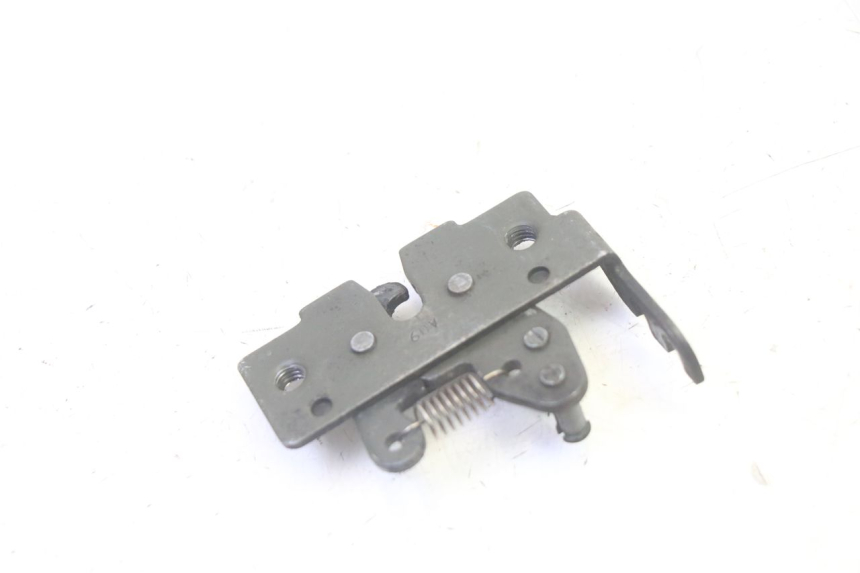 photo de SEAT LOCK SET PIAGGIO MP3 RL 250 (2006 - 2010) - Alternative perspective