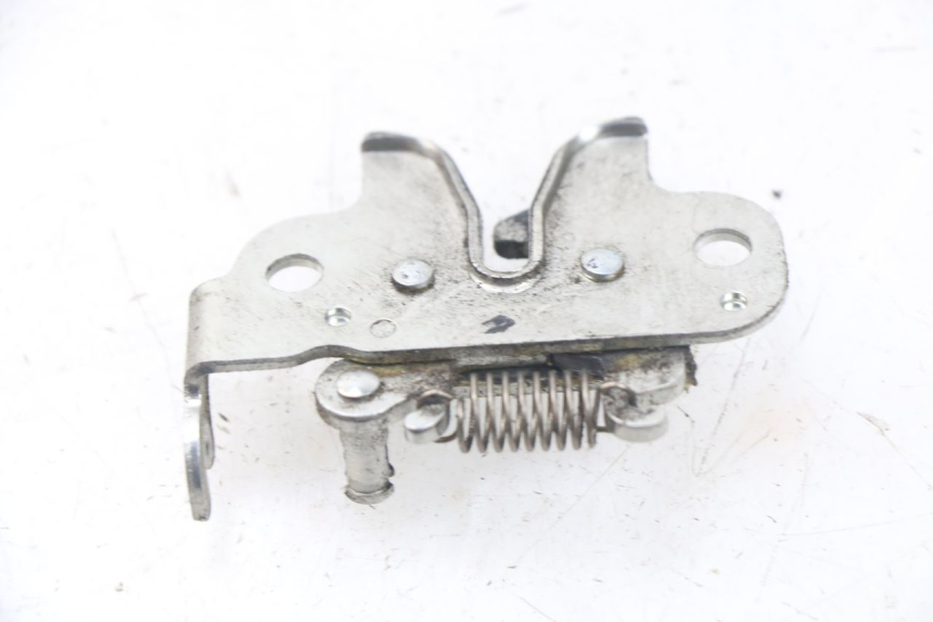 photo de SEAT LOCK SET MBK MW TRYPTIK 125 (2017 - 2022) - Zoom on usage condition