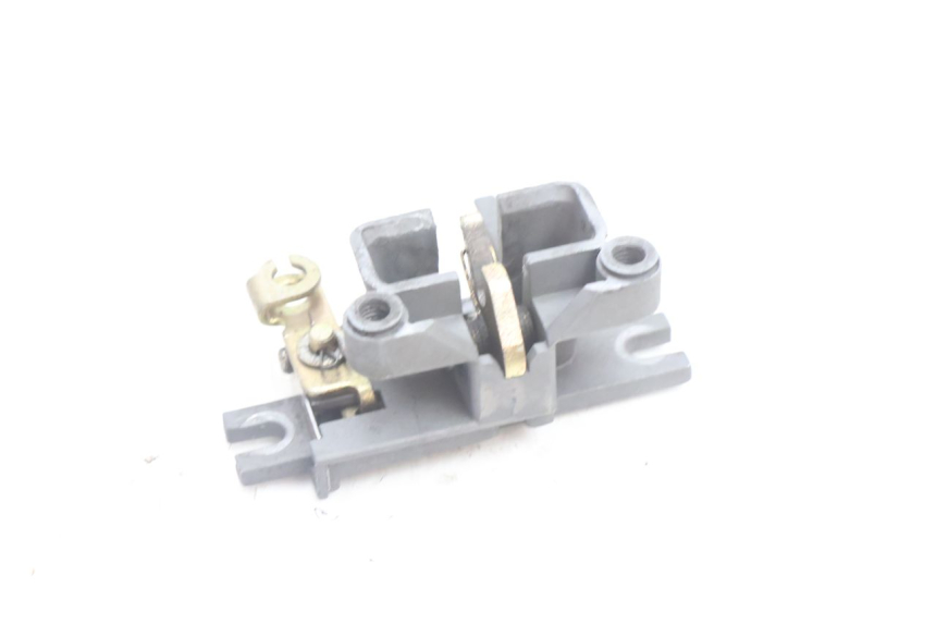 photo de SEAT LOCK SET SYM ORBIT III 3 4T 50 (2021 - 2025) - Zoom on usage condition
