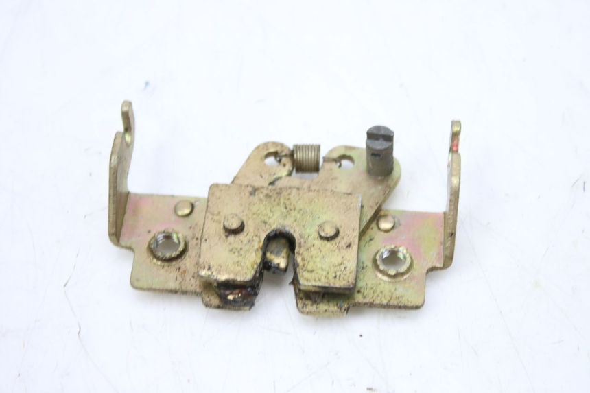 photo de SEAT LOCK KEEWAY OUTLOOK 125 (2007 - 2013) - Fixing points details