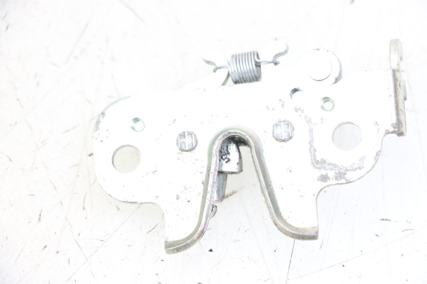 photo de SEAT LOCK PEUGEOT KISBEE 4T 50 (2018 - 2022) - Zoom on usage condition