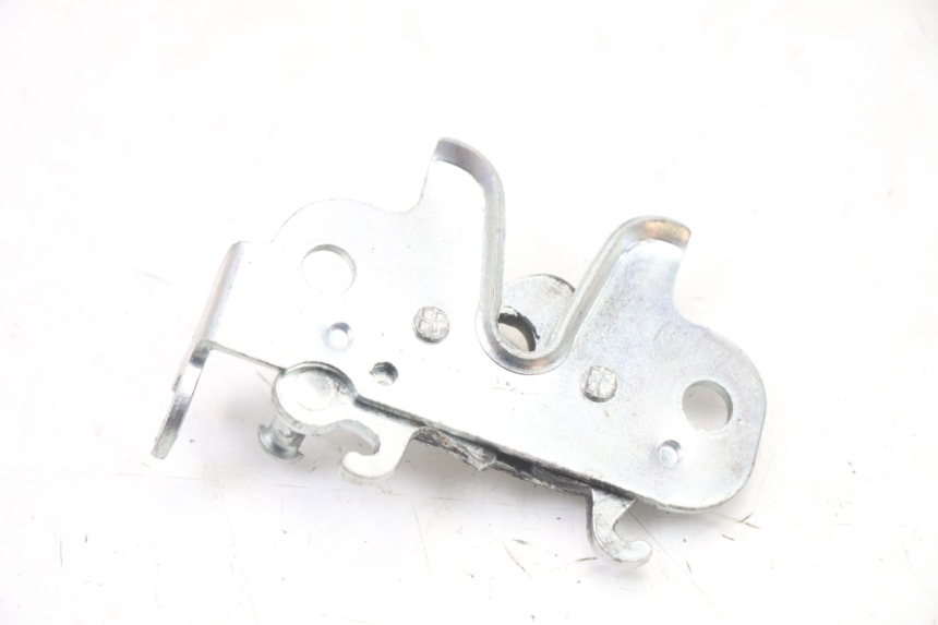 photo de SEAT LOCK PEUGEOT KISBEE 4T 50 (2018 - 2022) - Zoom on usage condition