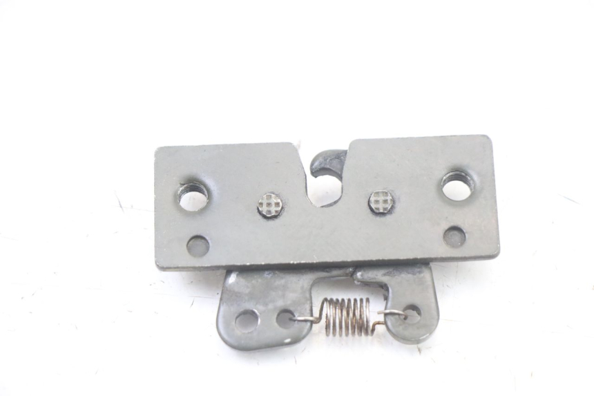 photo de SEAT LOCK SET PEUGEOT TREKKER TKR 50 (2005 - 2014) - Alternative perspective