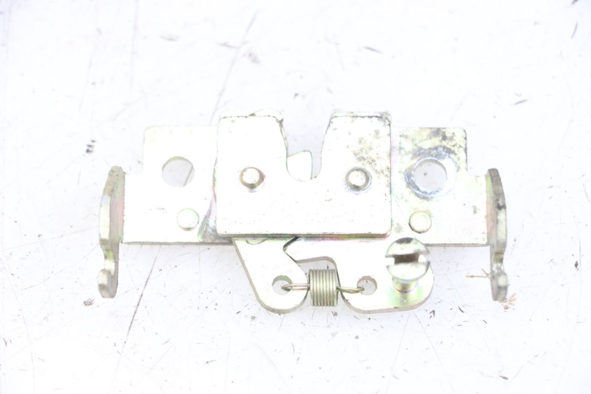 photo de SEAT LOCK SET PEUGEOT VIVACITY 125 (2010 - 2017) - Zoom on usage condition