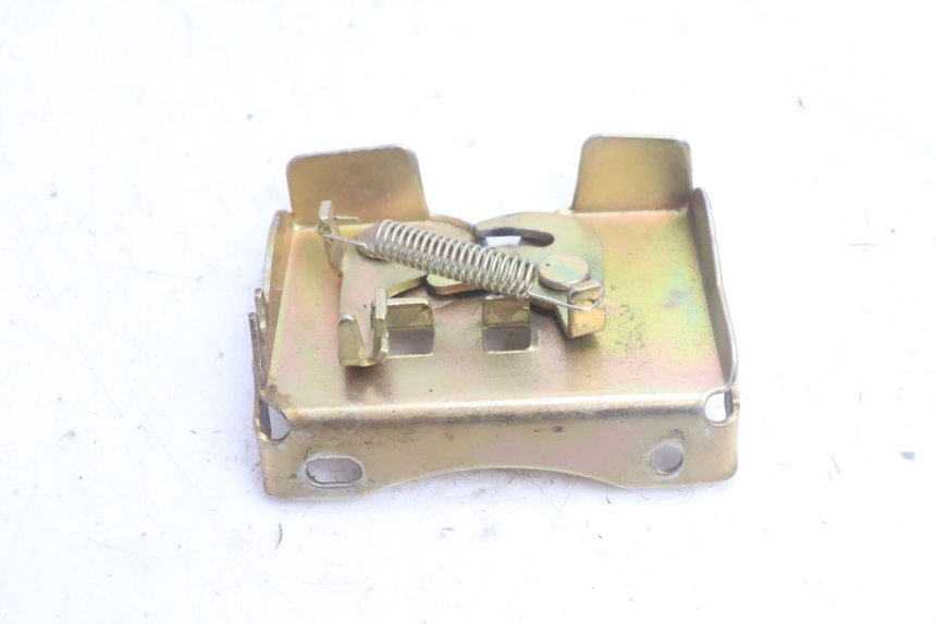 photo de SEAT LOCK SET JM MOTORS SANTANA EVO 50 (2024 - 2026) - Zoom on usage condition