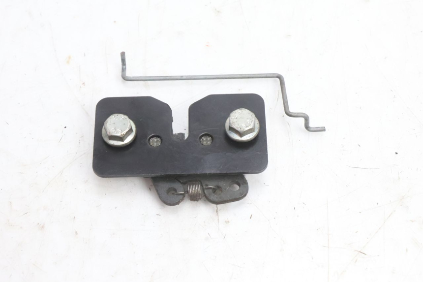 photo de SEAT LOCK SET PEUGEOT SATELIS 125 (2013 - 2018) - Zoom on usage condition
