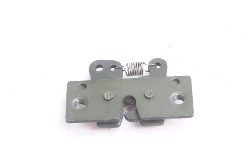 photo de SEAT LOCK PEUGEOT SATELIS 125 (2006 - 2009) - Alternative perspective