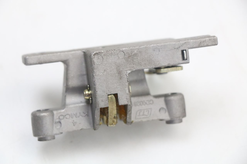 photo de SEAT LOCK SET KYMCO SUPER 8 4T 50 (2018 - 2020) - Zoom on usage condition