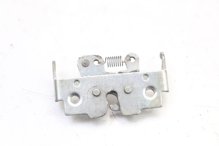 photo de SEAT LOCK SET SUZUKI BURGMAN 125 (2007 - 2014) - Zoom on usage condition