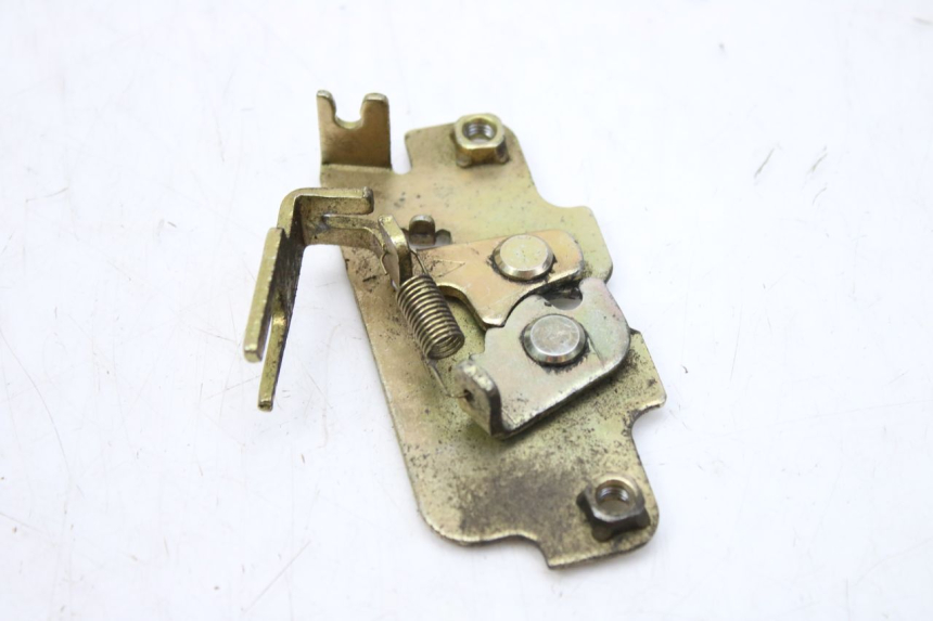 photo de SEAT LOCK PEUGEOT TWEET 125 (2010 - 2017) - Zoom on usage condition