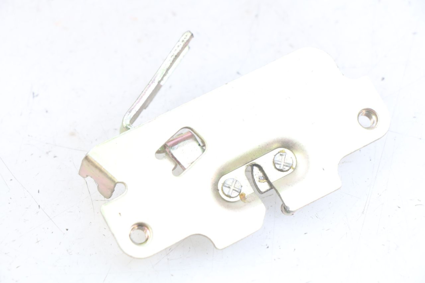 photo de SEAT LOCK PEUGEOT TWEET 125 (2018 - 2021) - Zoom on usage condition