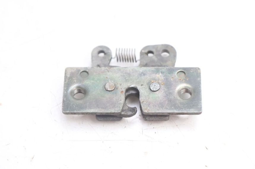 photo de SEAT LOCK SET PEUGEOT VIVACITY 50 (1998 - 2003) - Zoom on usage condition