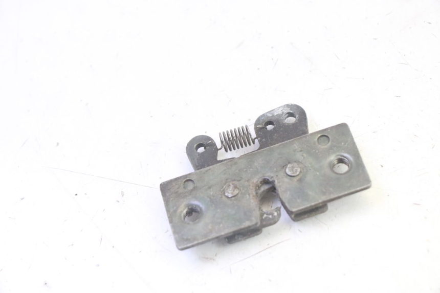 photo de SEAT LOCK SET PEUGEOT VIVACITY 100 (1999 - 2008) - Zoom on usage condition