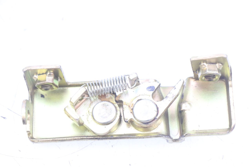 photo de SEAT LOCK DAELIM VJ ROADWIN FI 125 (2008 - 2017) - Technical close-up