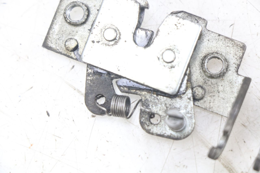 photo de SEAT LOCK YAMAHA X-MAX XMAX 250 (2006 - 2009) - Technical close-up