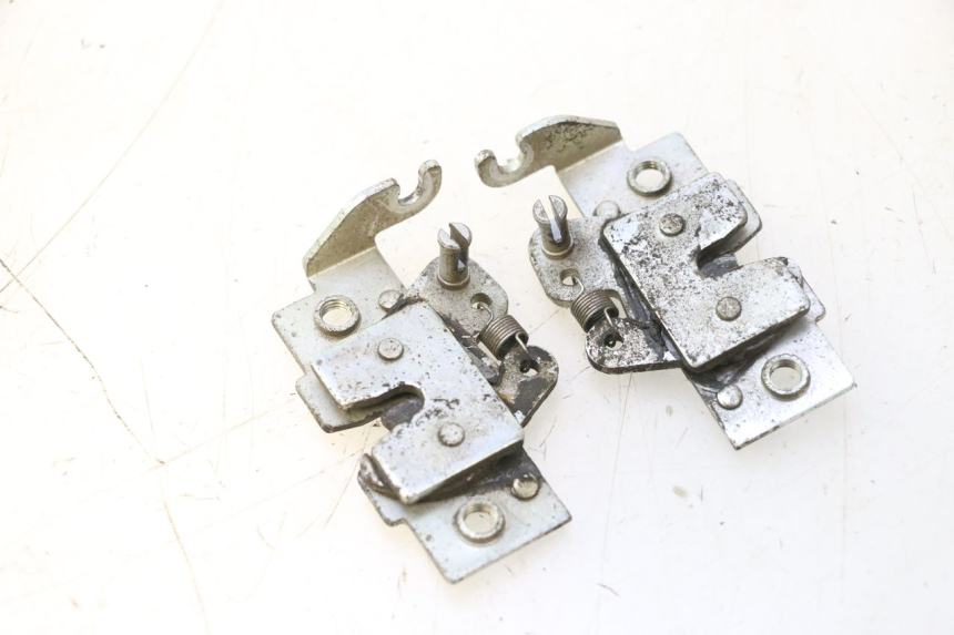 photo de SEAT LOCK YAMAHA XMAX X-MAX 125 (2006 - 2009) - Technical close-up