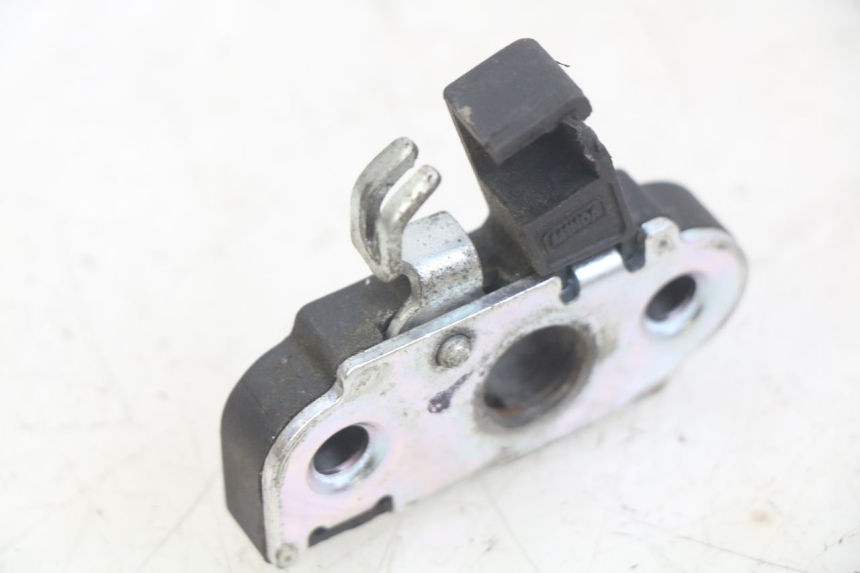 photo de SEAT LOCK YAMAHA YP MAJESTY 125 (2007 - 2010) - Zoom on usage condition