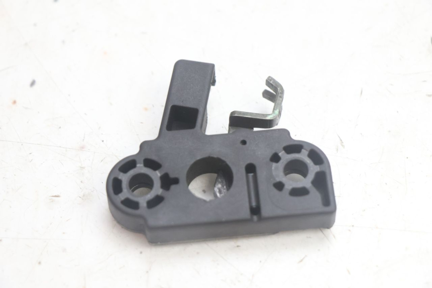 photo de SEAT LOCK SET YAMAHA YP MAJESTY 125 (2002 - 2006) - Zoom on usage condition