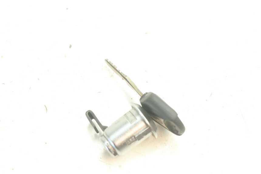photo de SEAT LOCK SET YAMAHA YZF R6 600 (2008 - 2009) - Alternative perspective