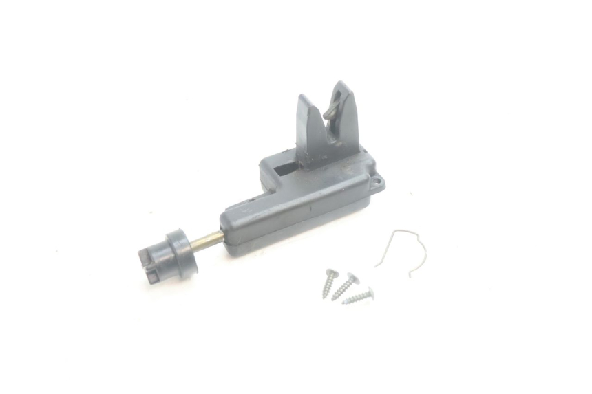 photo de SEAT LOCK SET PIAGGIO ZIP 4T 50 (2006 - 2017) - Zoom on usage condition