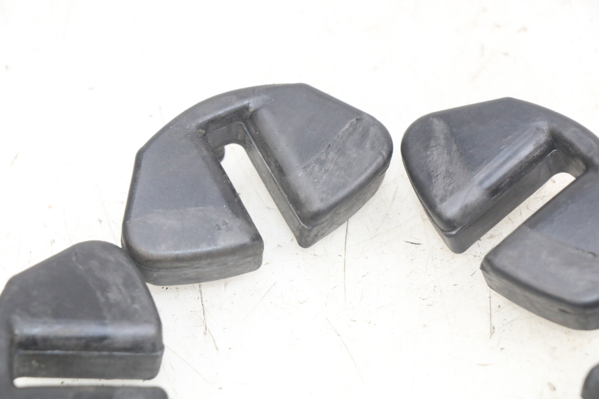 photo de CROWN WHEEL SILENTBLOCK SUZUKI SV N 650 (1999 - 2002) - Alternative perspective