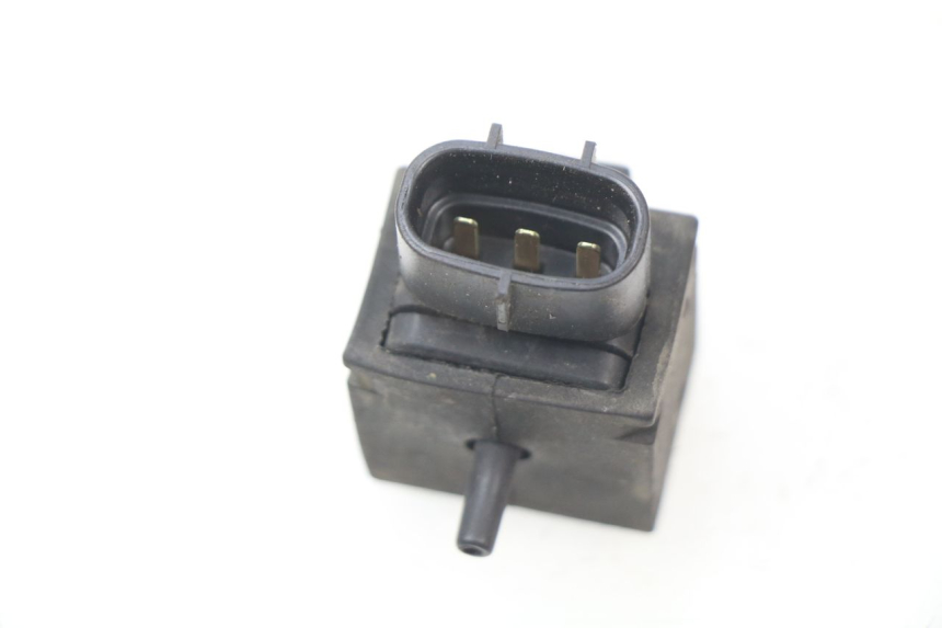 photo de AIR PRESSURE SENSOR SUZUKI BURGMAN 650 (2002 - 2004) - Zoom on usage condition