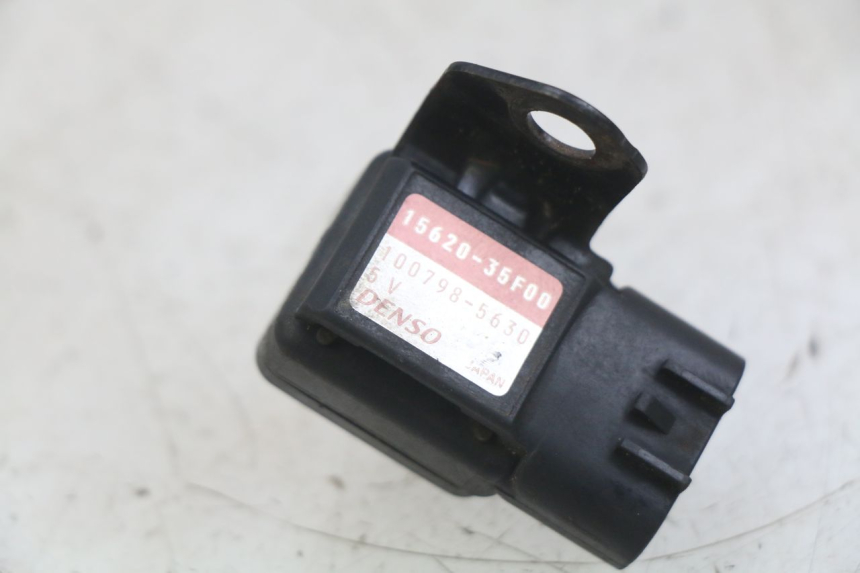 photo de AIR PRESSURE SENSOR SUZUKI BURGMAN 650 (2002 - 2004) - Zoom on usage condition