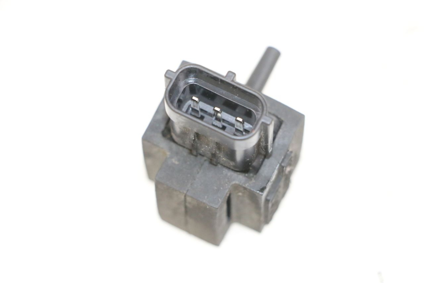 photo de AIR PRESSURE SENSOR SUZUKI BURGMAN 650 (2013 - 2020) - Technical close-up