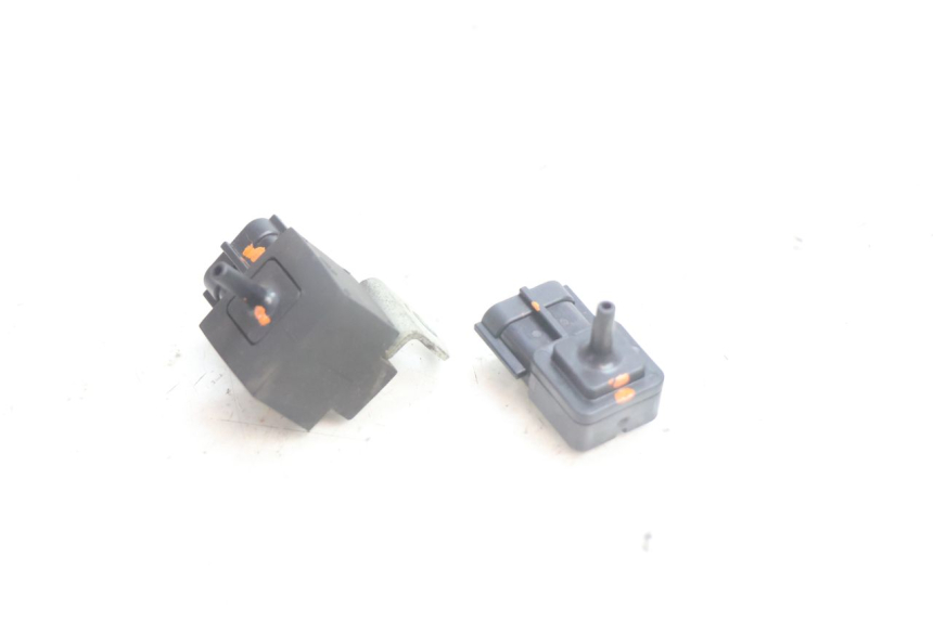 photo de AIR PRESSURE SENSOR SUZUKI BURGMAN EXECUTIVE ABS 650 (2006 - 2012) - Component detail