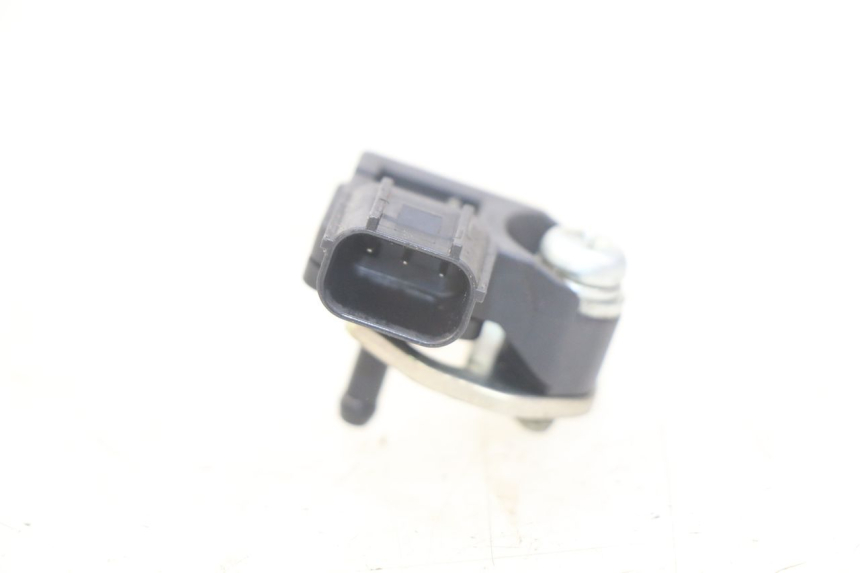 photo de AIR PRESSURE SENSOR HONDA CRF CR-F 125 (2022 - 2023) - Zoom on usage condition