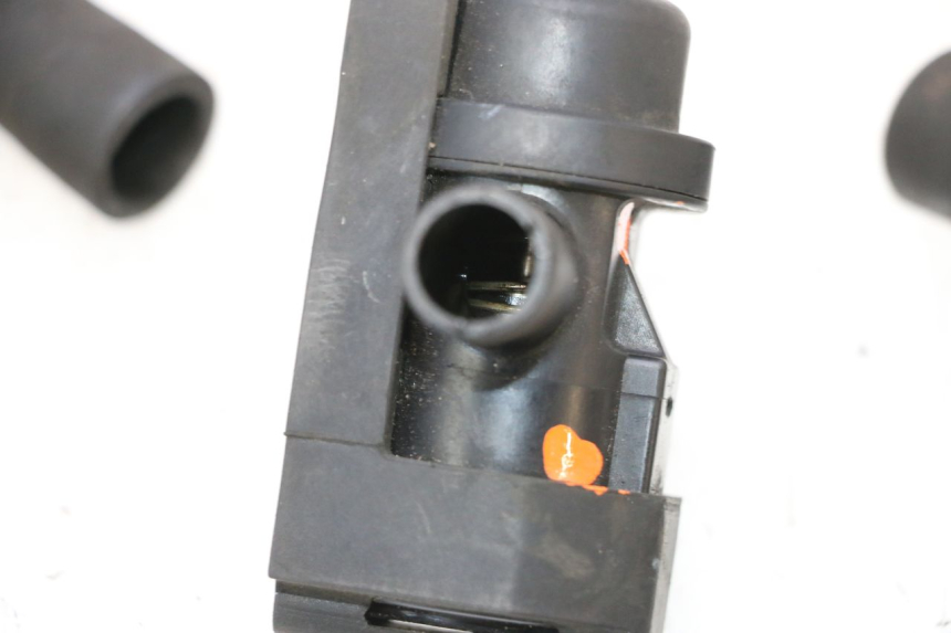 photo de AIR PRESSURE SENSOR KAWASAKI ER-6 ER6 F ABS 650 (2012 - 2016) - Alternative perspective