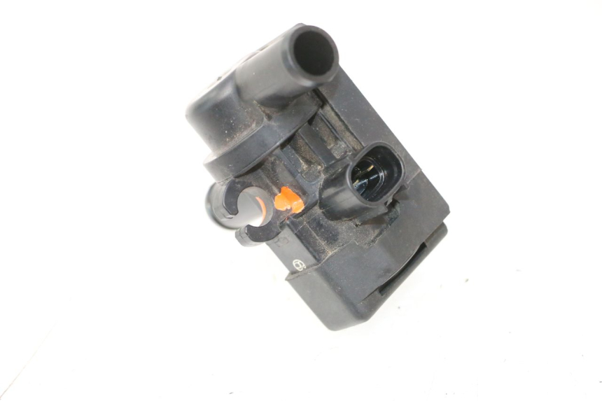 photo de AIR PRESSURE SENSOR KAWASAKI ER-6 ER6 N 650 (2005 - 2009) - Alternative perspective