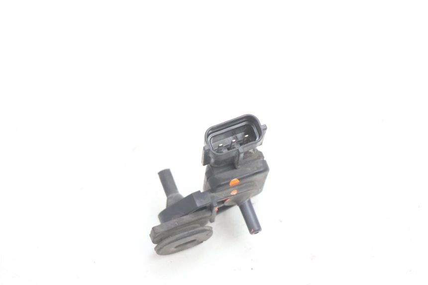 photo de AIR PRESSURE SENSOR KAWASAKI ER-6 ER6 N 650 (2005 - 2009) - Technical close-up