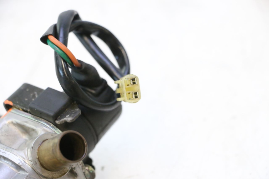 photo de AIR PRESSURE SENSOR YAMAHA FJR 1300 (2001 - 2005) - Alternative perspective