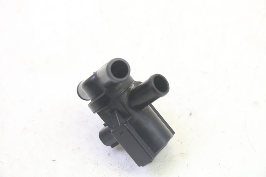 photo de AIR PRESSURE SENSOR YAMAHA FZ6 N FAZER 600 (2004 - 2006) - Alternative perspective