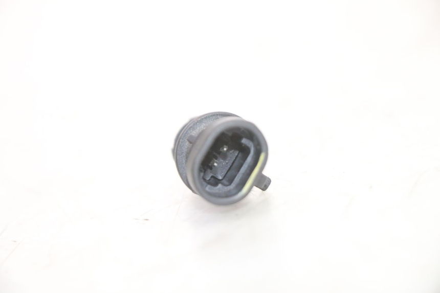 photo de AIR PRESSURE SENSOR BMW G310 R 310 (2016 - 2020) - Alternative perspective