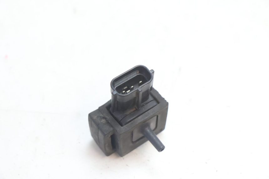 photo de AIR PRESSURE SENSOR SUZUKI GSR 600 (2005 - 2012) - Technical close-up
