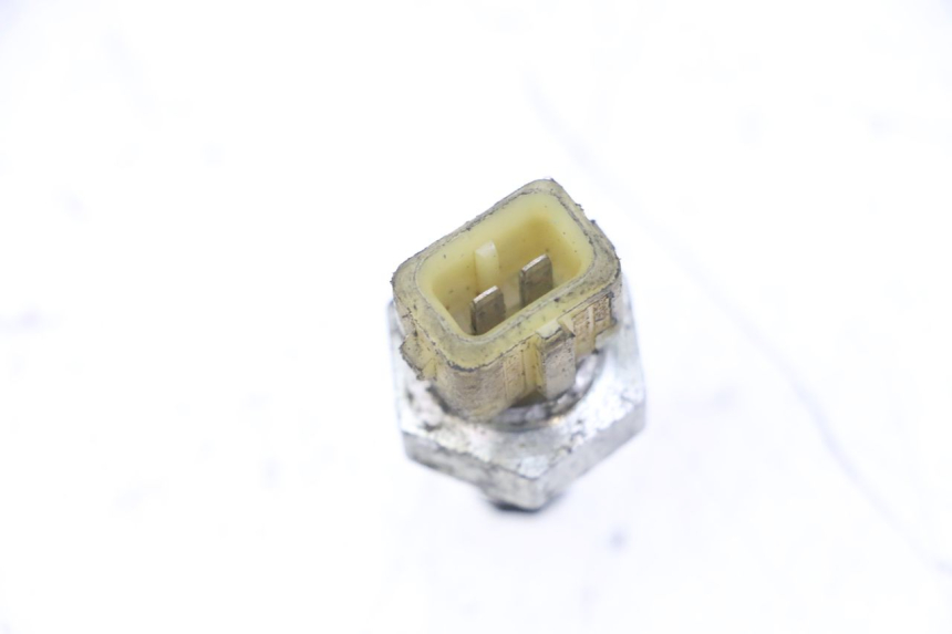 photo de AIR PRESSURE SENSOR PEUGEOT SATELIS COMPRESSOR K15 125 (2006 - 2009) - Alternative perspective