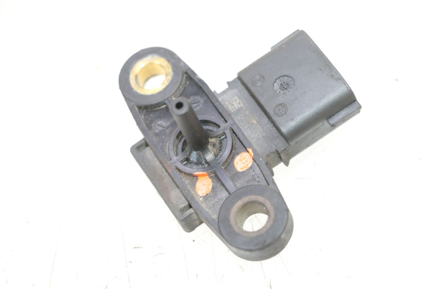 photo de AIR PRESSURE SENSOR PEUGEOT SATELIS COMPRESSOR K15 125 (2006 - 2009) - Alternative perspective