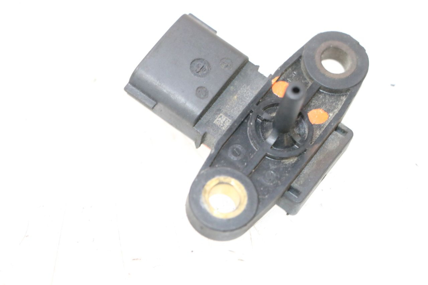 photo de AIR PRESSURE SENSOR PEUGEOT SATELIS COMPRESSOR K15 125 (2006 - 2009) - Technical close-up